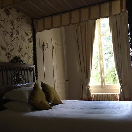 Chambres D'Hotes Montbron Luchapt Екстериор снимка