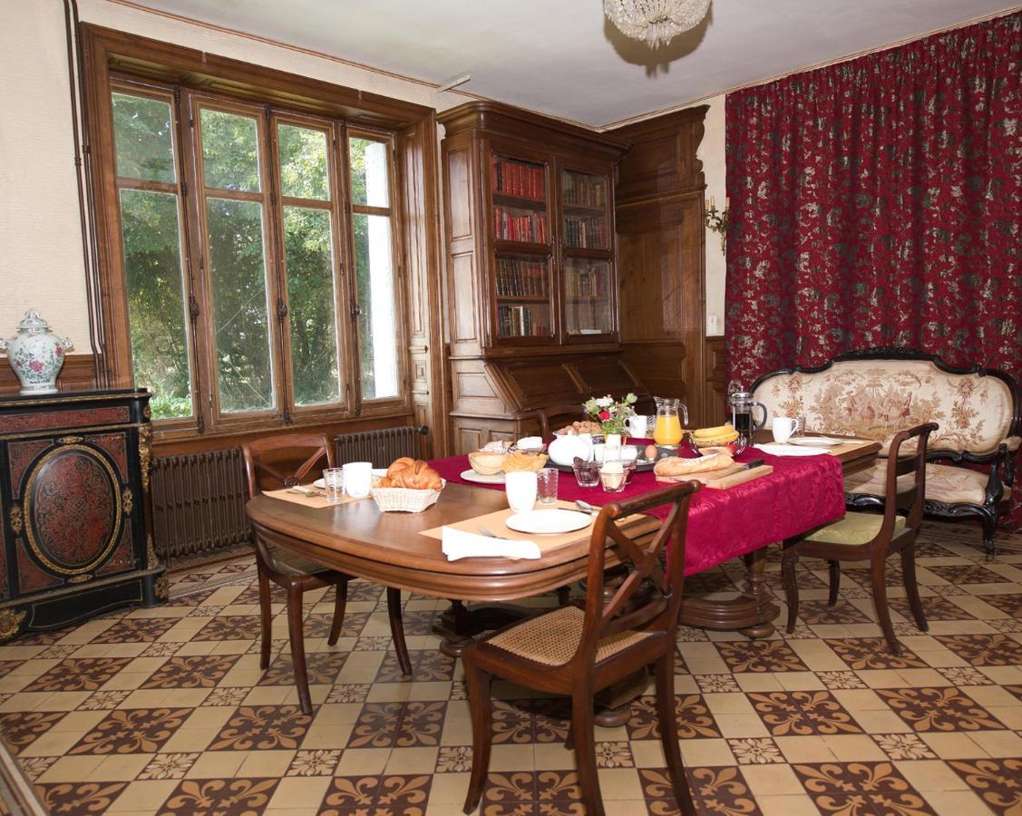 Chambres D'Hotes Montbron Luchapt Екстериор снимка