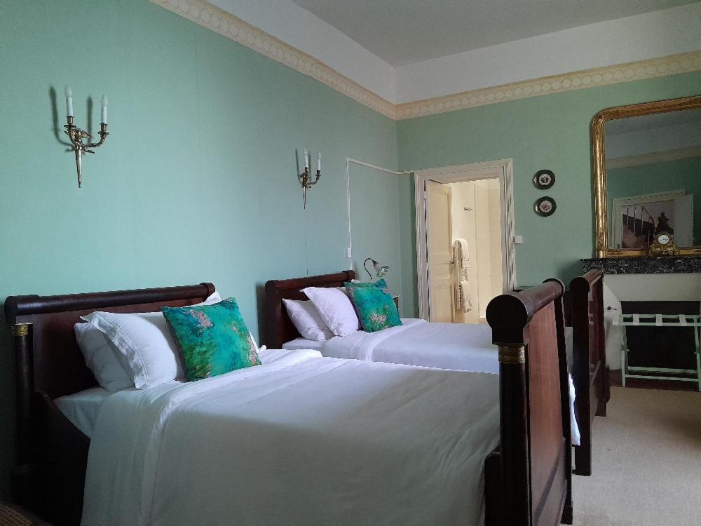 Chambres D'Hotes Montbron Luchapt Екстериор снимка
