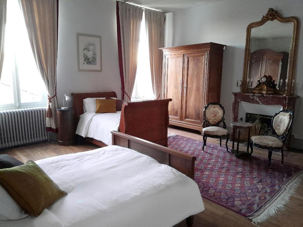 Chambres D'Hotes Montbron Luchapt Екстериор снимка