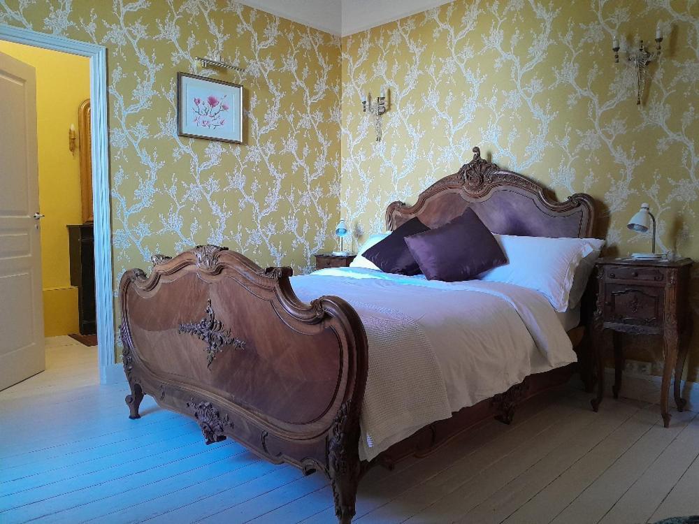 Chambres D'Hotes Montbron Luchapt Екстериор снимка